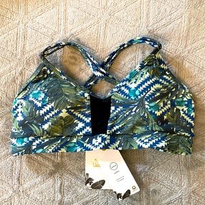 Liquido Sports Bra, NWT Size Small Beautiful print cross back sports bra